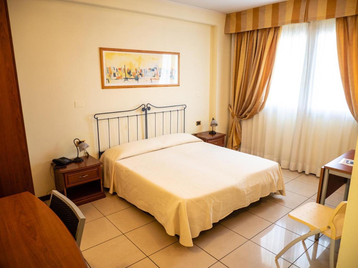 Hotel Residence White Palace Cento  Ngoại thất bức ảnh
