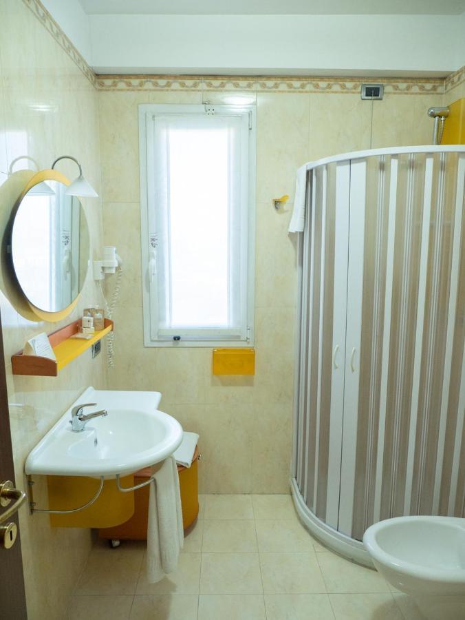 Hotel Residence White Palace Cento  Ngoại thất bức ảnh