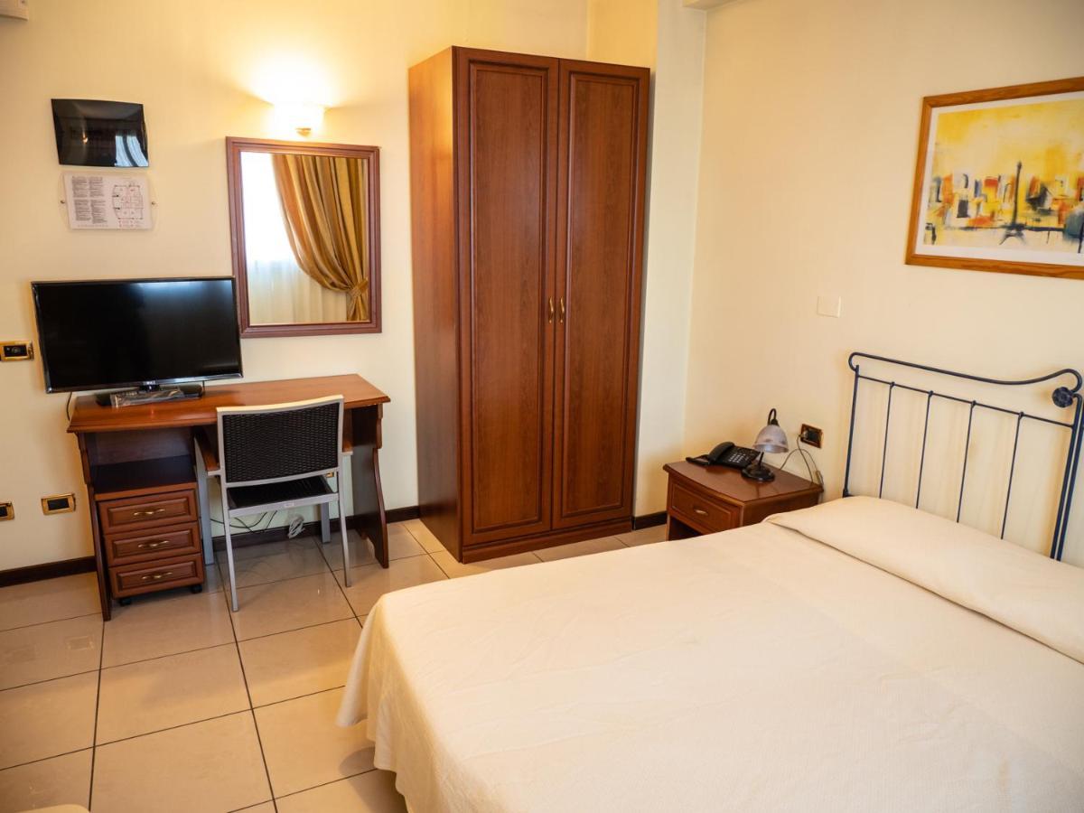 Hotel Residence White Palace Cento  Ngoại thất bức ảnh