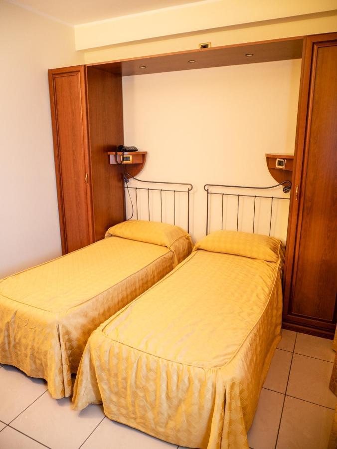 Hotel Residence White Palace Cento  Ngoại thất bức ảnh