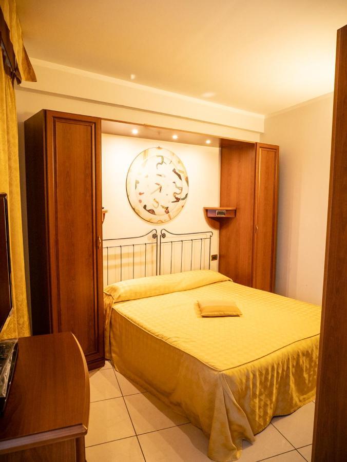 Hotel Residence White Palace Cento  Ngoại thất bức ảnh