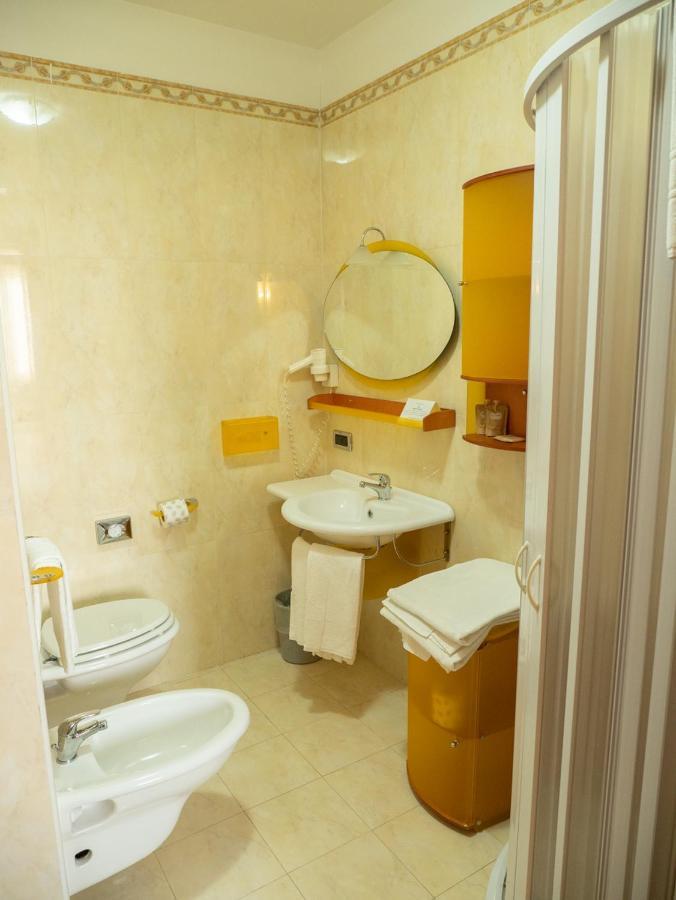 Hotel Residence White Palace Cento  Ngoại thất bức ảnh