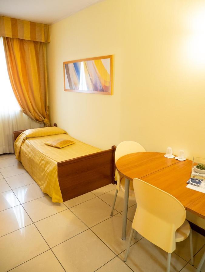 Hotel Residence White Palace Cento  Ngoại thất bức ảnh