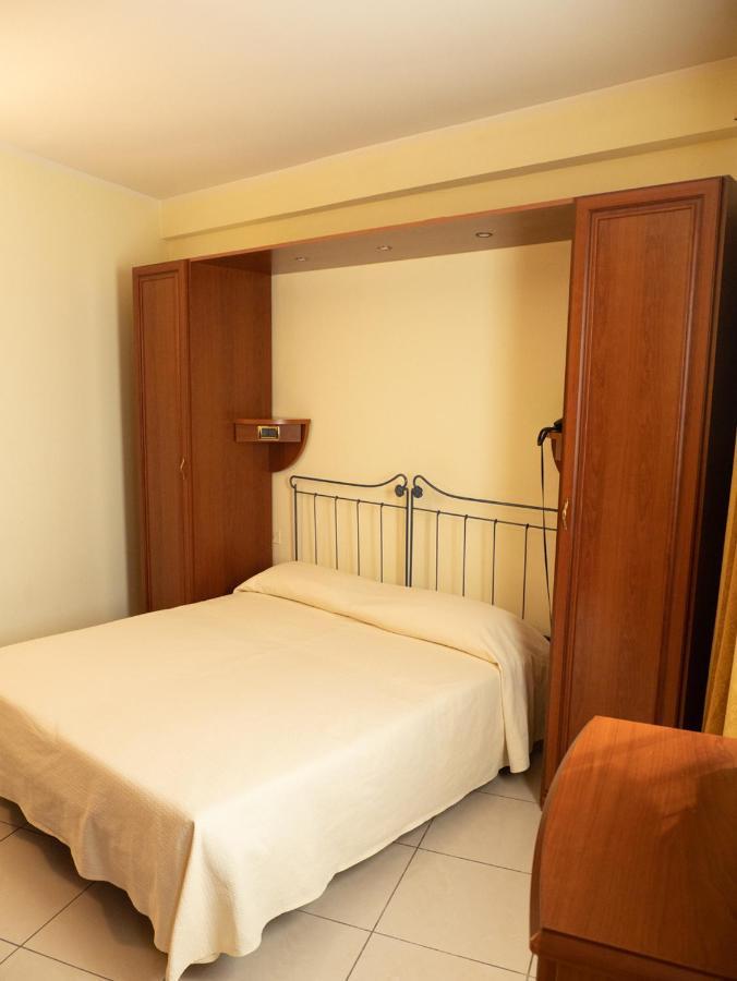 Hotel Residence White Palace Cento  Ngoại thất bức ảnh