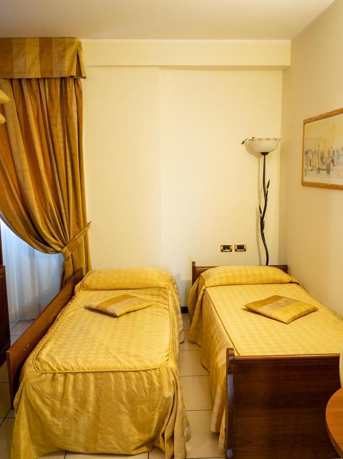 Hotel Residence White Palace Cento  Ngoại thất bức ảnh